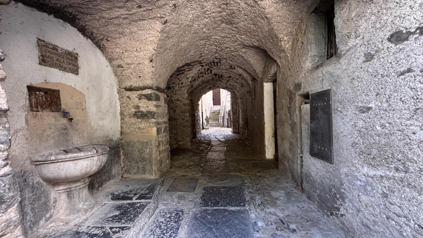 19 Home for sale in the historic village Laglio