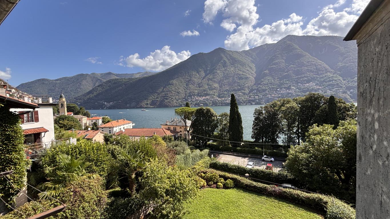4 House on 2 levels with pleasant view of Lake Como