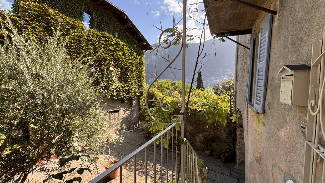7 Charming house on Lake Como authentic character historic village